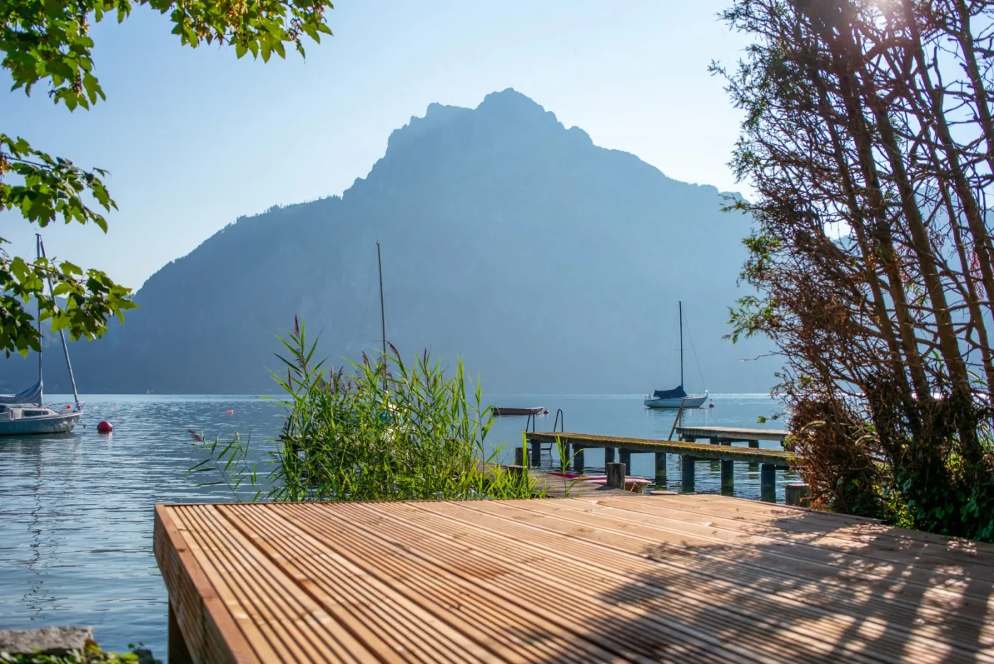 Seniw-Fehrer Immobilien lake access on Lake Traunsee with a view of the Traunstein