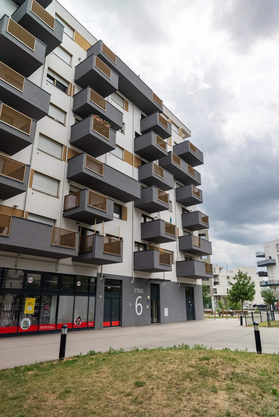 Balcony facade of the building at Stadlauer Strasse 64